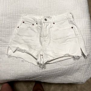 White Abercrombie & Fitch Mom Fit (Mid Rise) 25/0 Jean Shorts